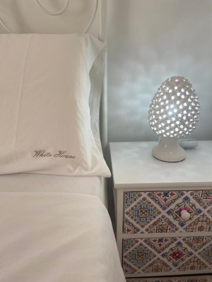 Bed and Breakfast Salentina White House Лечче Экстерьер фото